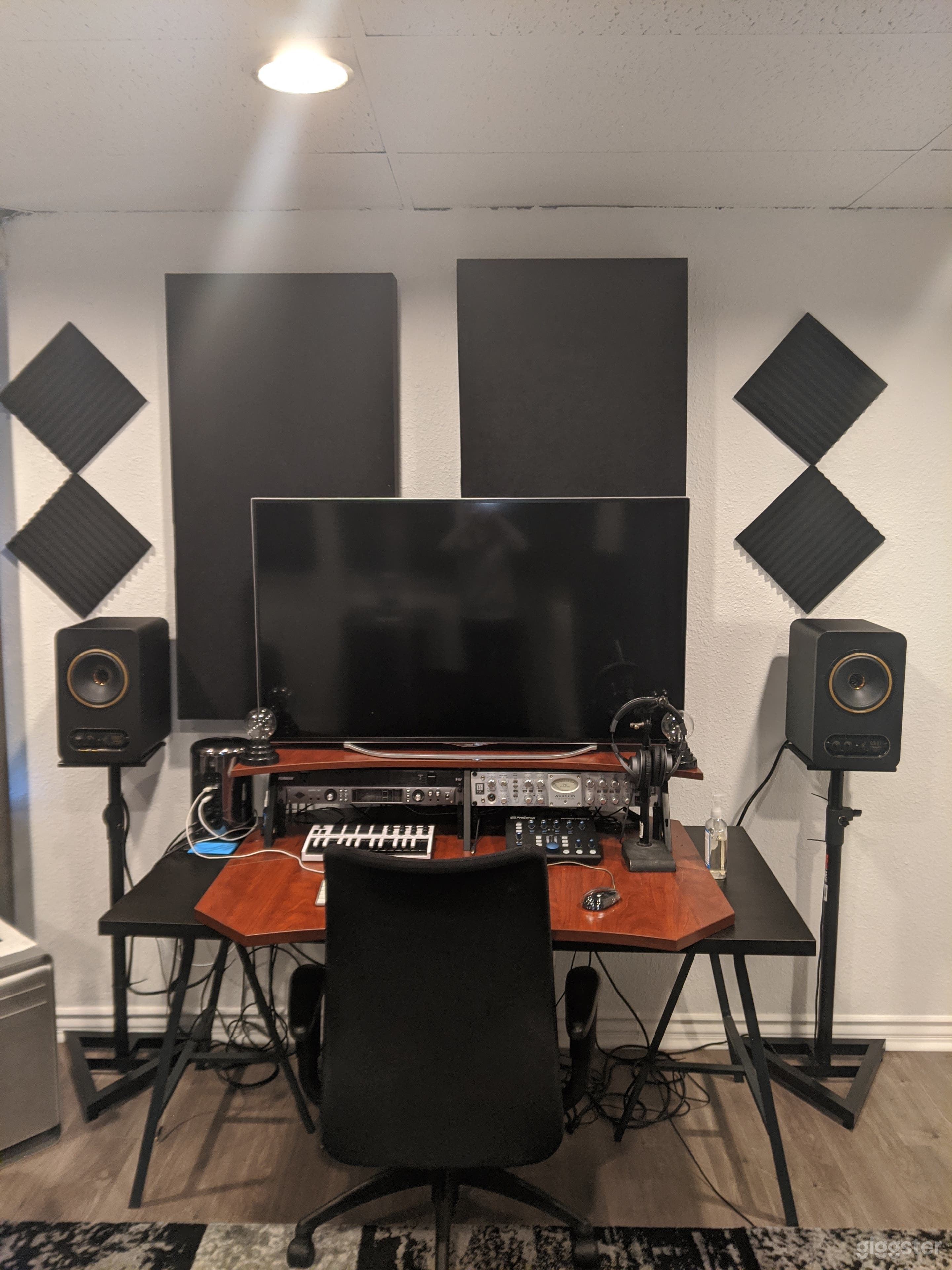 Major Artist Studio Photo 1