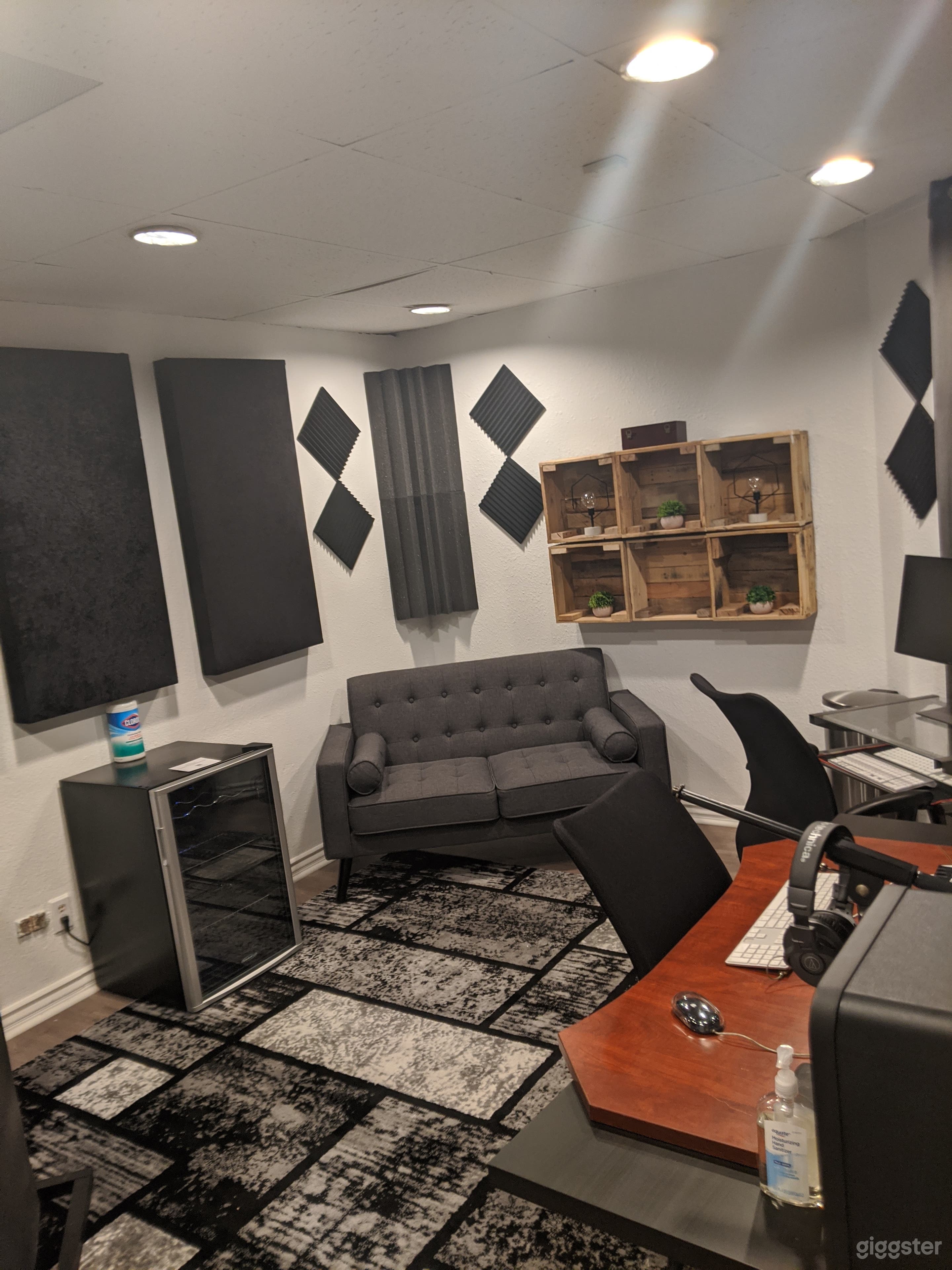 Major Artist Studio Photo 4