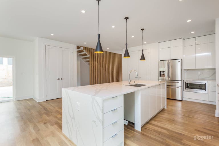  Modern Contemporary Living At Its Finest 