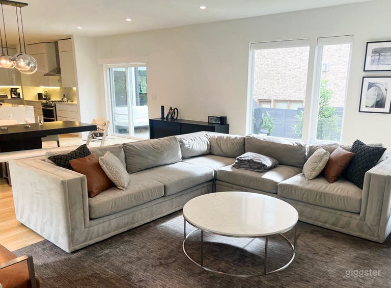  Modern Contemporary Living At Its Finest 