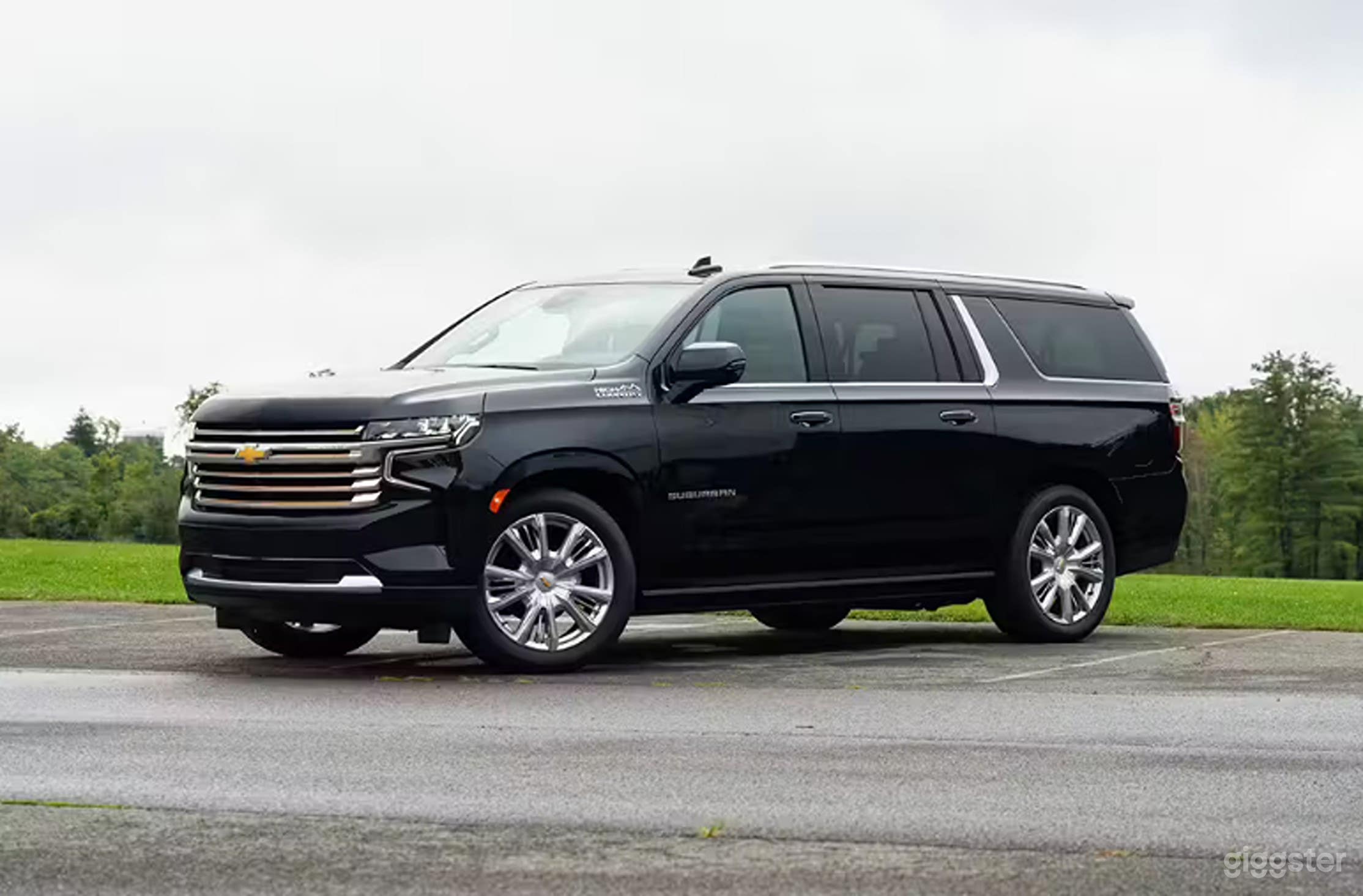Spacious And Versatile Chevy Suburban Photo 1