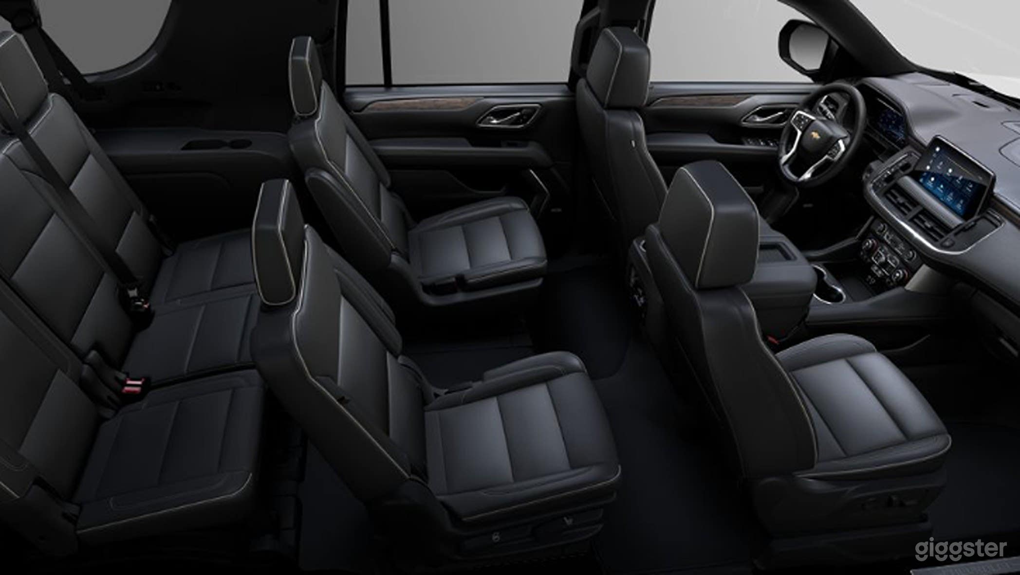 Spacious And Versatile Chevy Suburban Photo 4