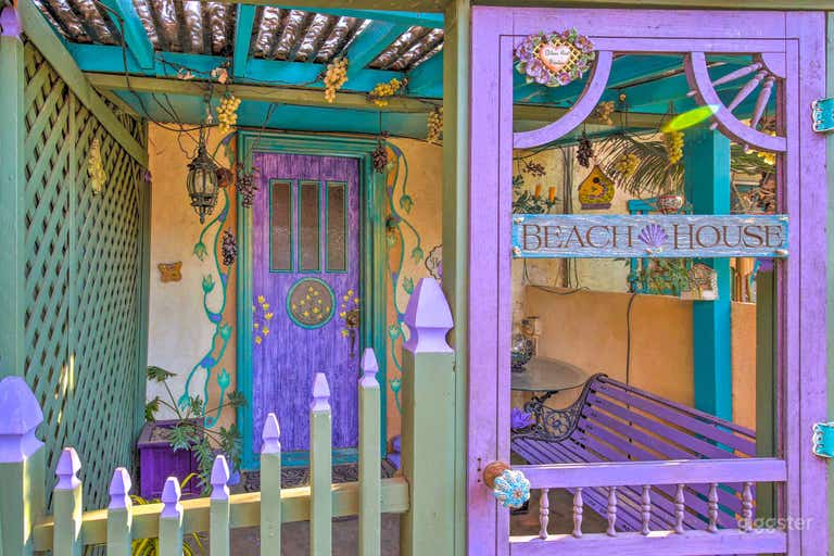  Spanish-Style Santa Monica House with Treehouse 