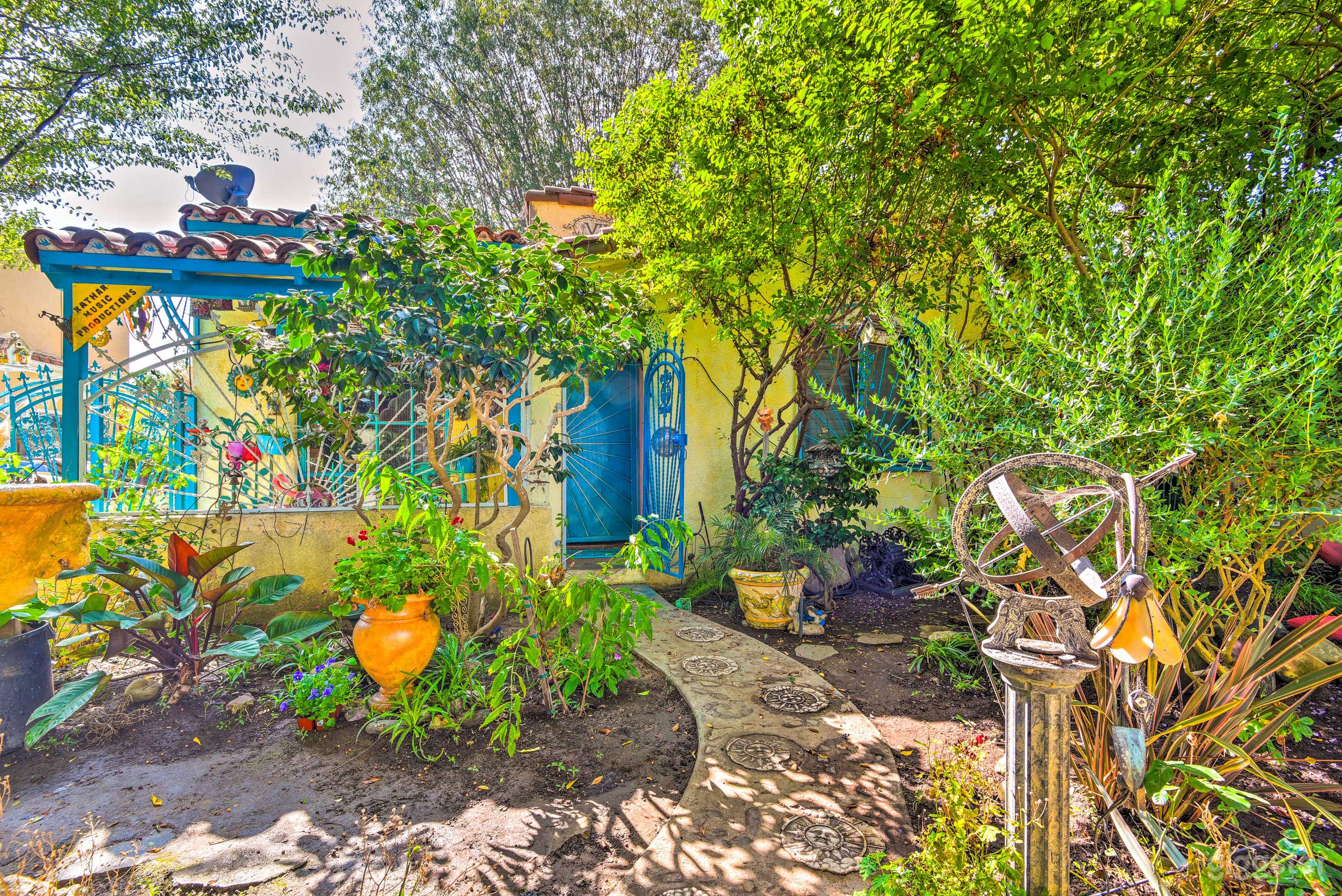 Spanish-Style Santa Monica House with Treehouse Photo 1