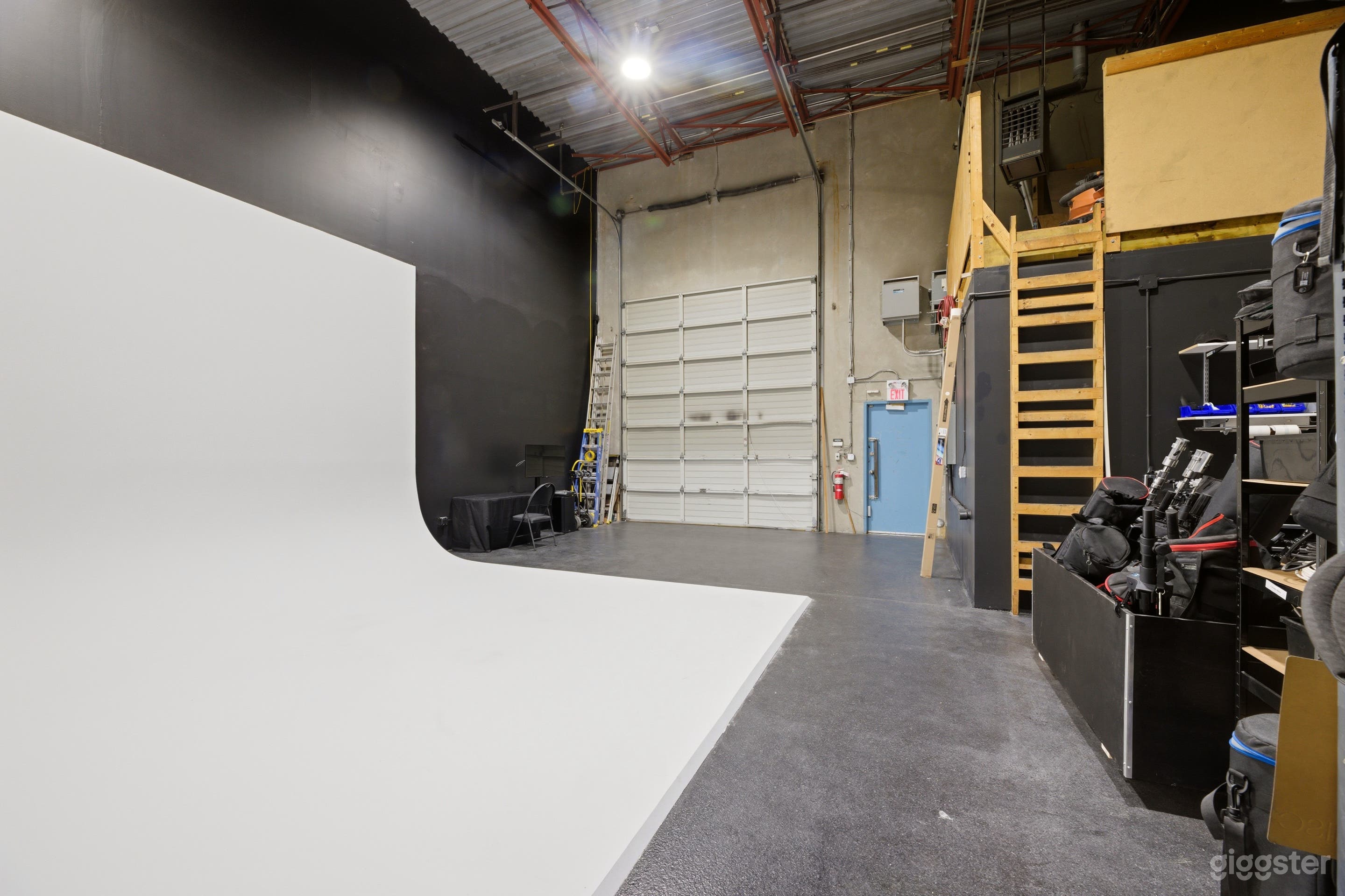 Production Studio with Cyc Wall + Loading Bay Photo 4