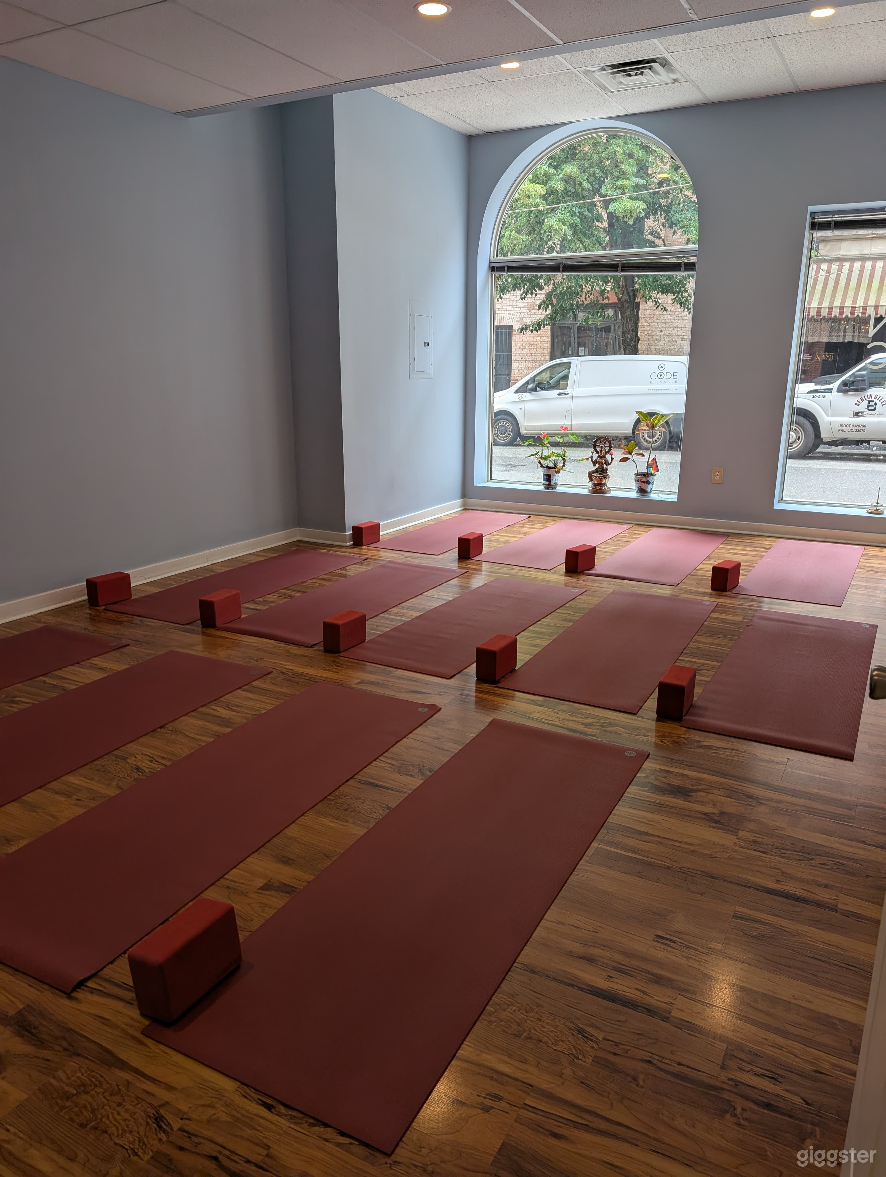 Yoga and Fitness Studio w/ Natural Light Photo 4