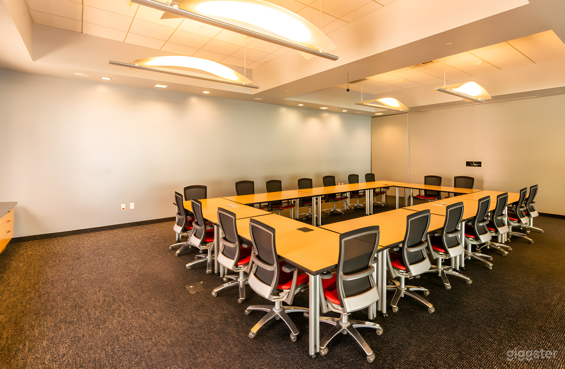 Grand Prix Conference Room Photo 2