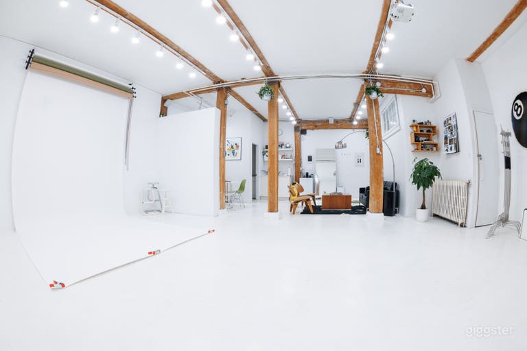  Bright & Spacious Mount Pleasant Studio 