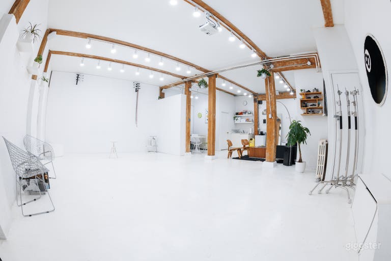  Bright & Spacious Mount Pleasant Studio 
