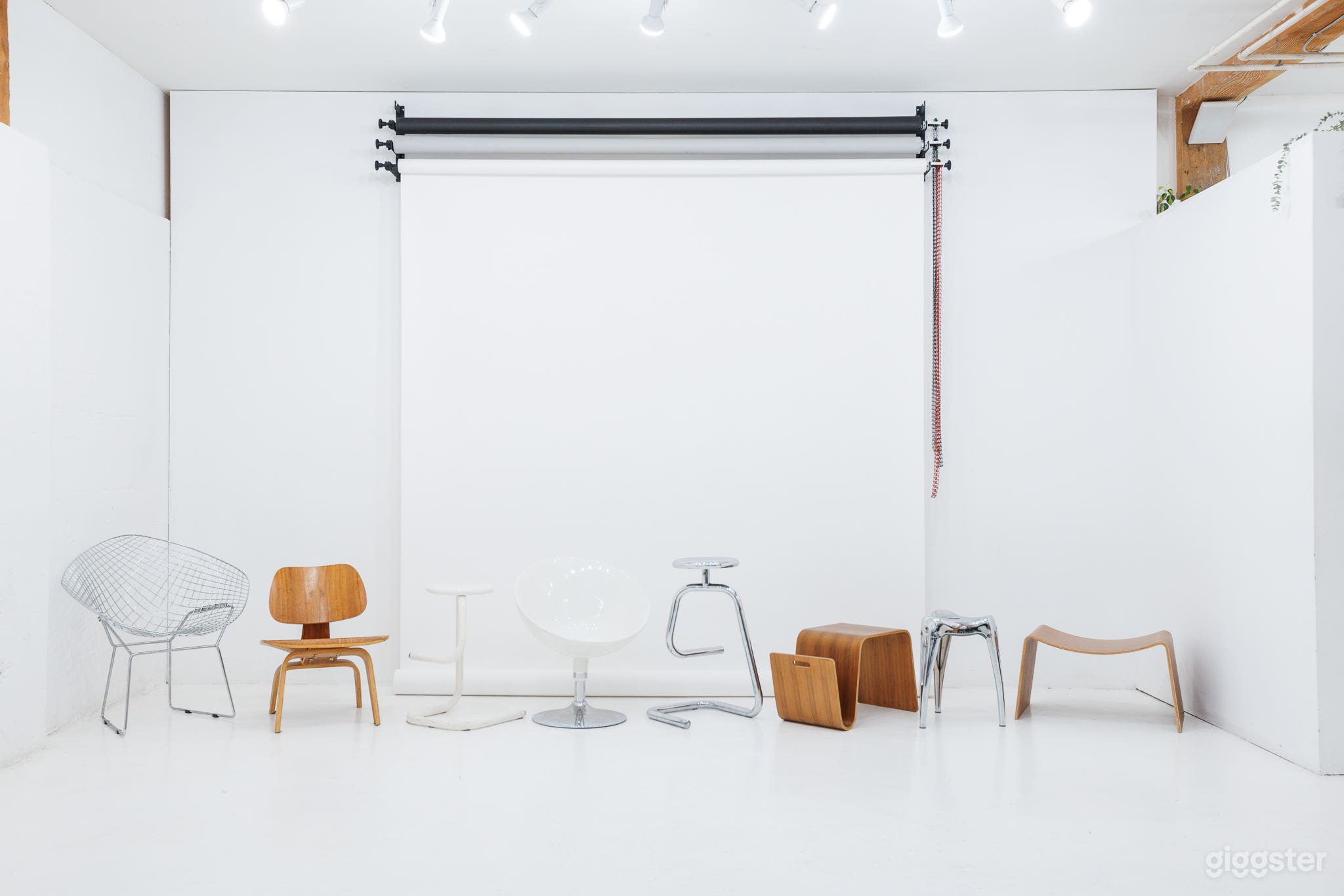 Bright &amp; Spacious Mount Pleasant Studio Photo 1