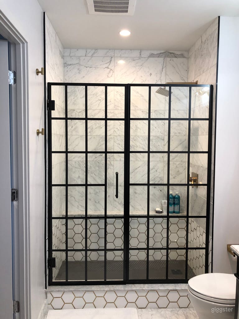  Bathroom shower, single vanity 