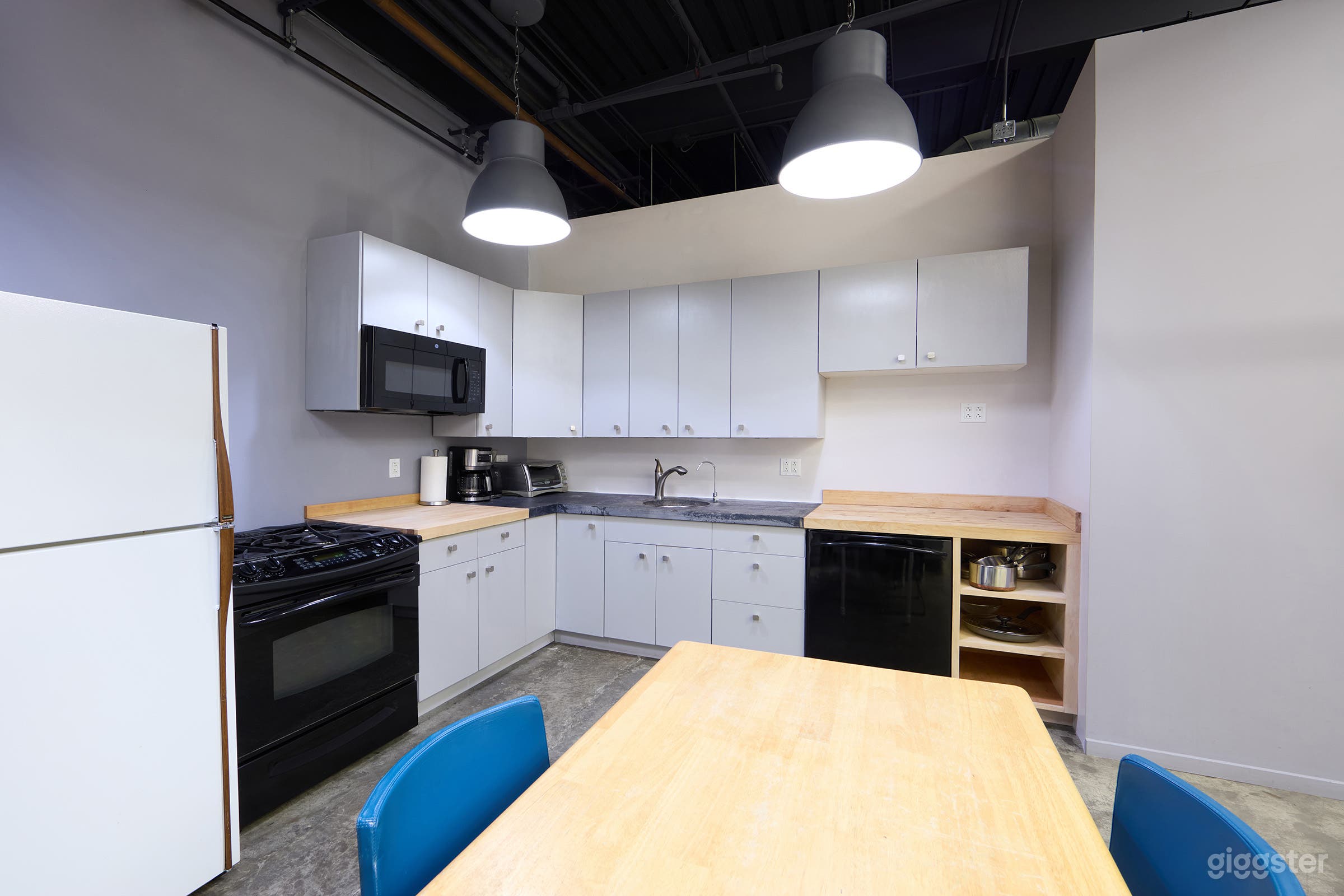 Westchester Photo Studio, Full Kitchen & Shower Photo 3