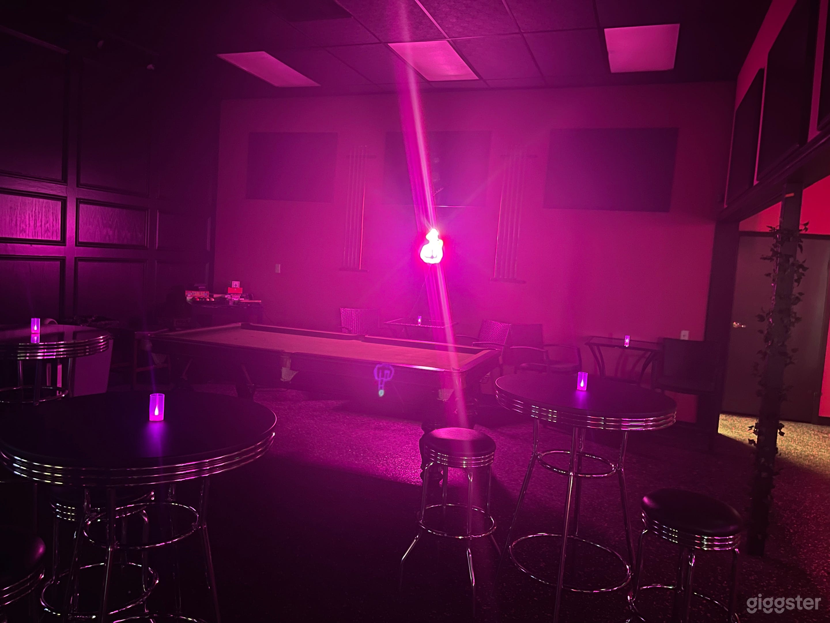 Unique Event Space - Gentlemen's Club, Lounge Photo 3