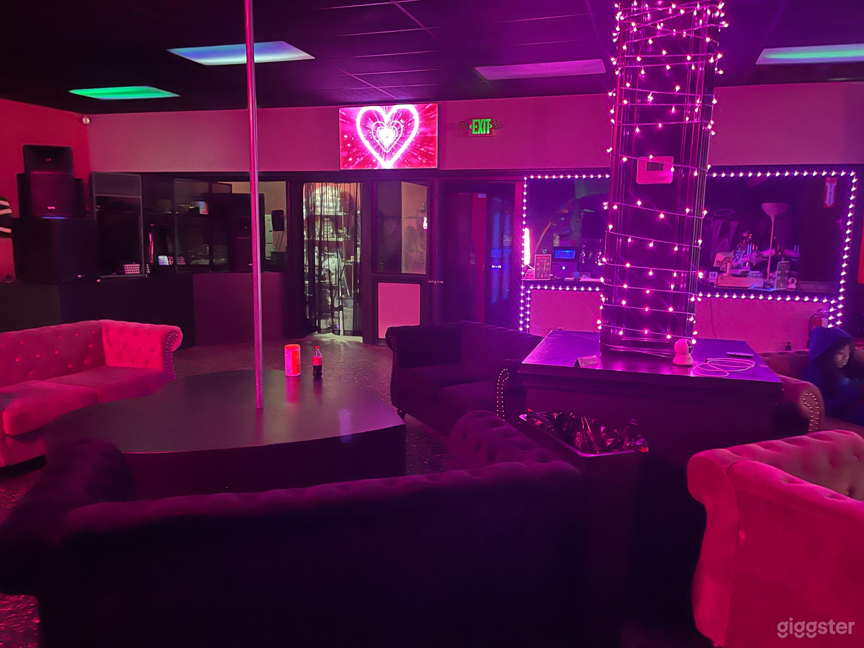 Unique Event Space - Gentlemen's Club, Lounge Photo 4