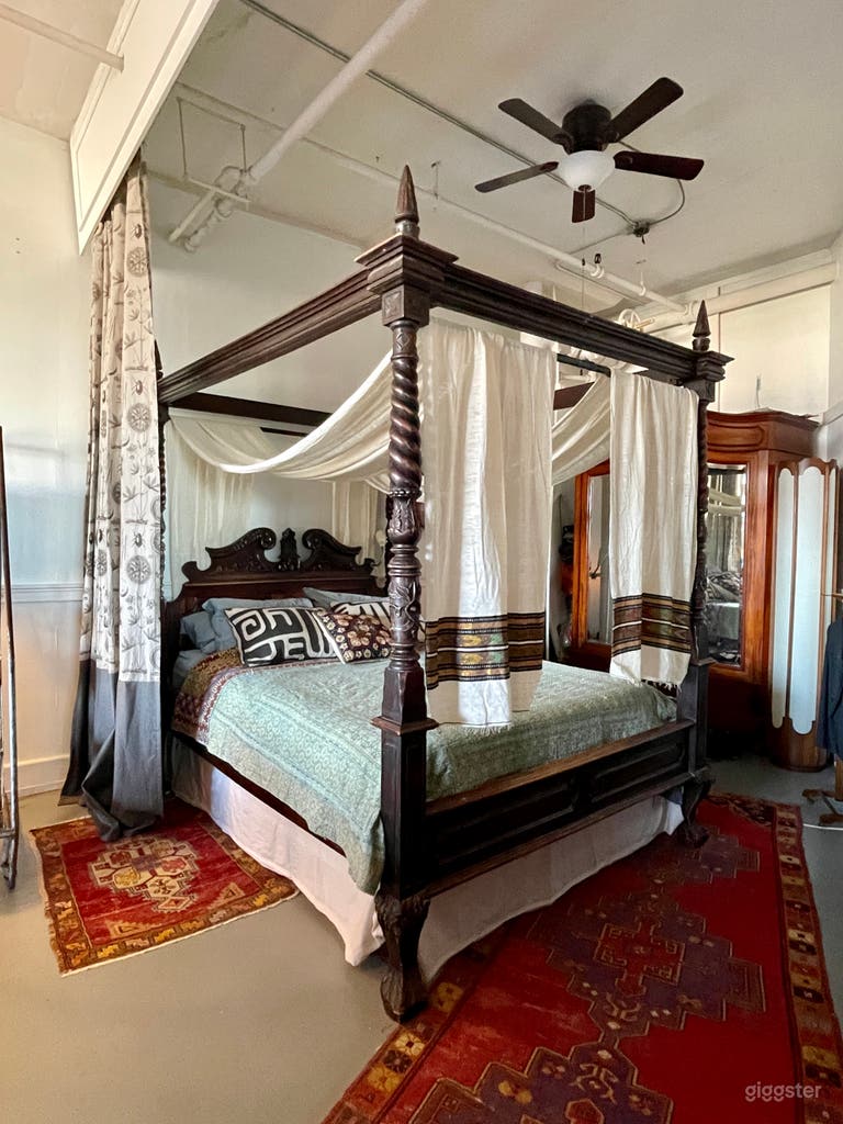  Victorian 4 poster bed
 