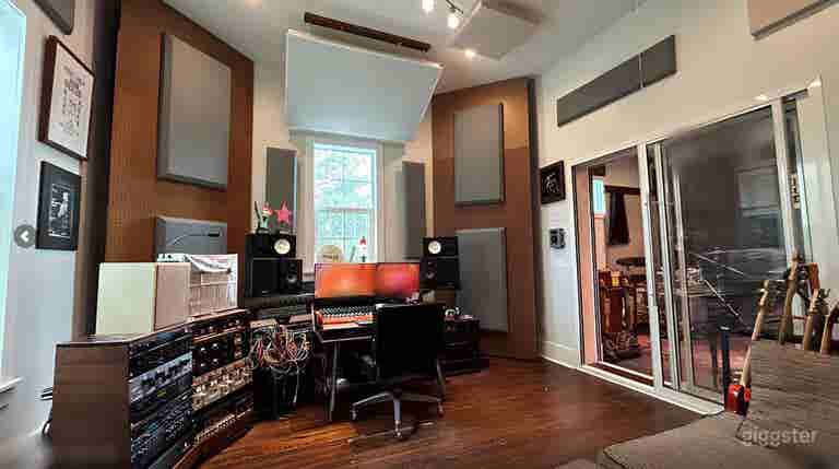  Professional Recording Studio in Central Houston 