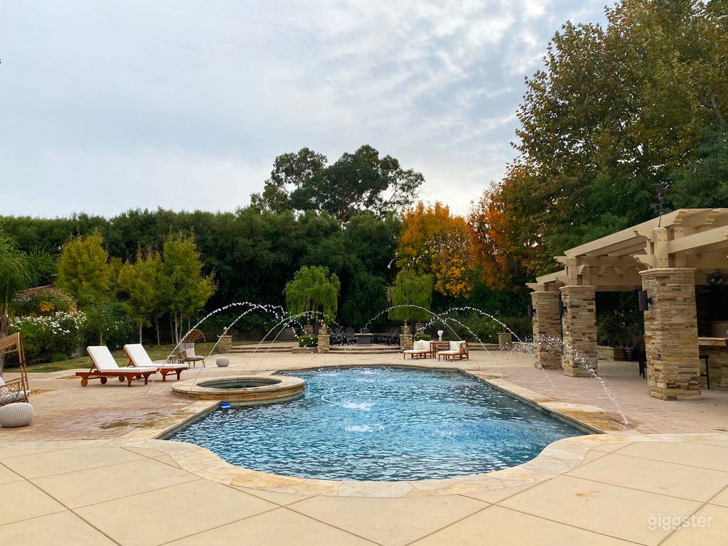 Backyard Oasis in Canyon Country Photo 1