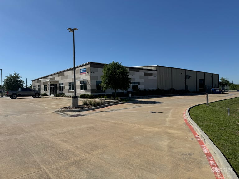  Functioning Industrial Space with machinery 