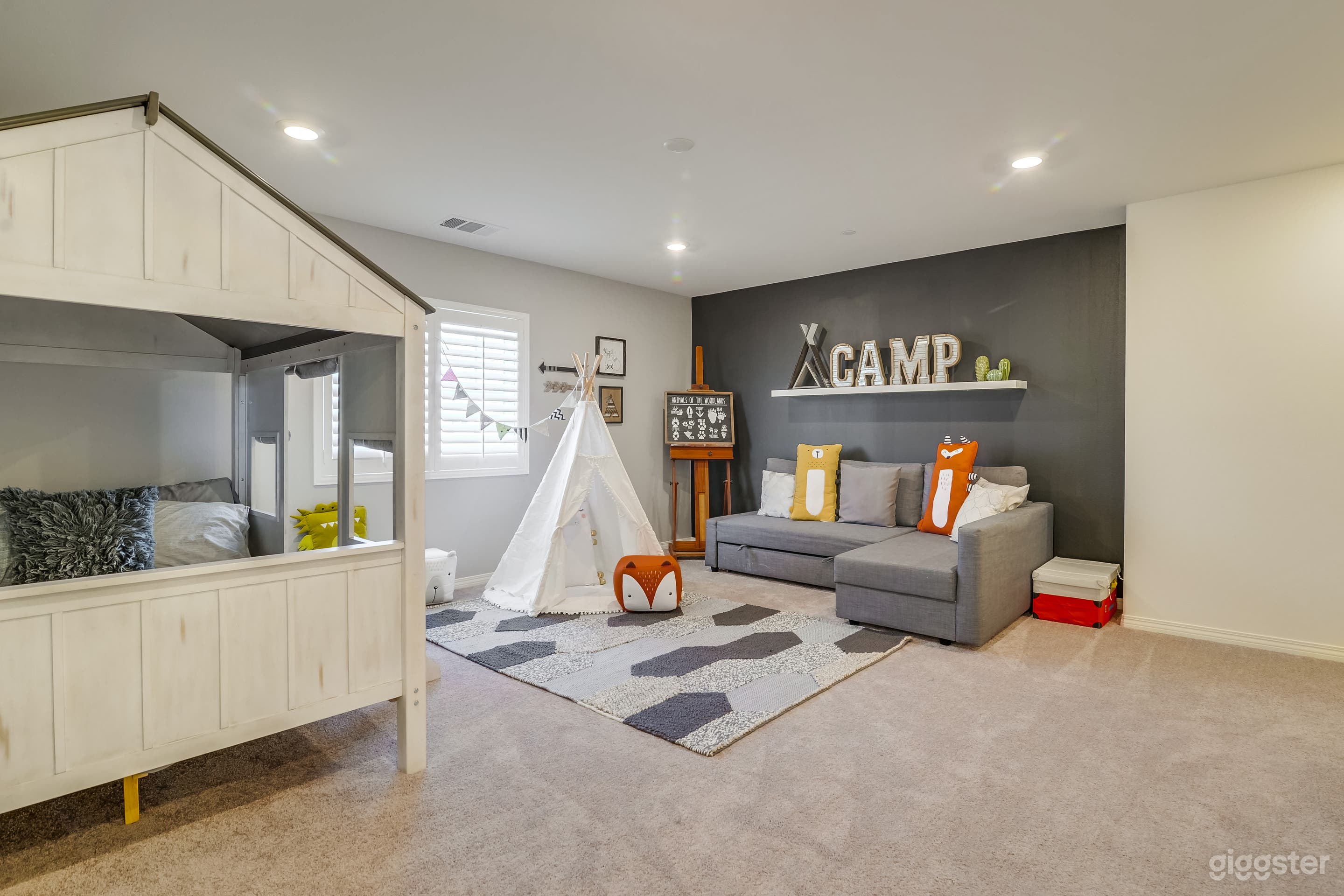 Charming Urban Home Photo 3