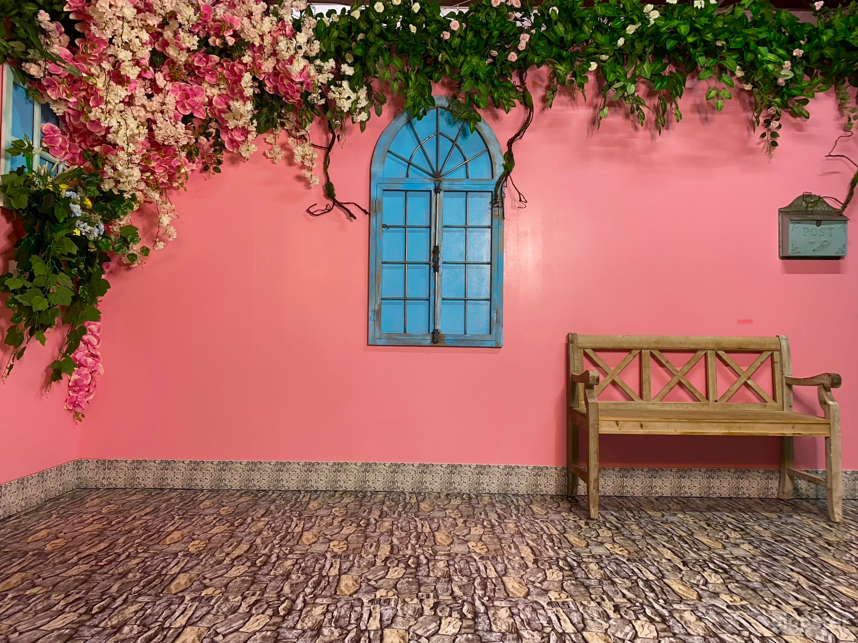 Multi Themed Warehouse Studio Photo 3