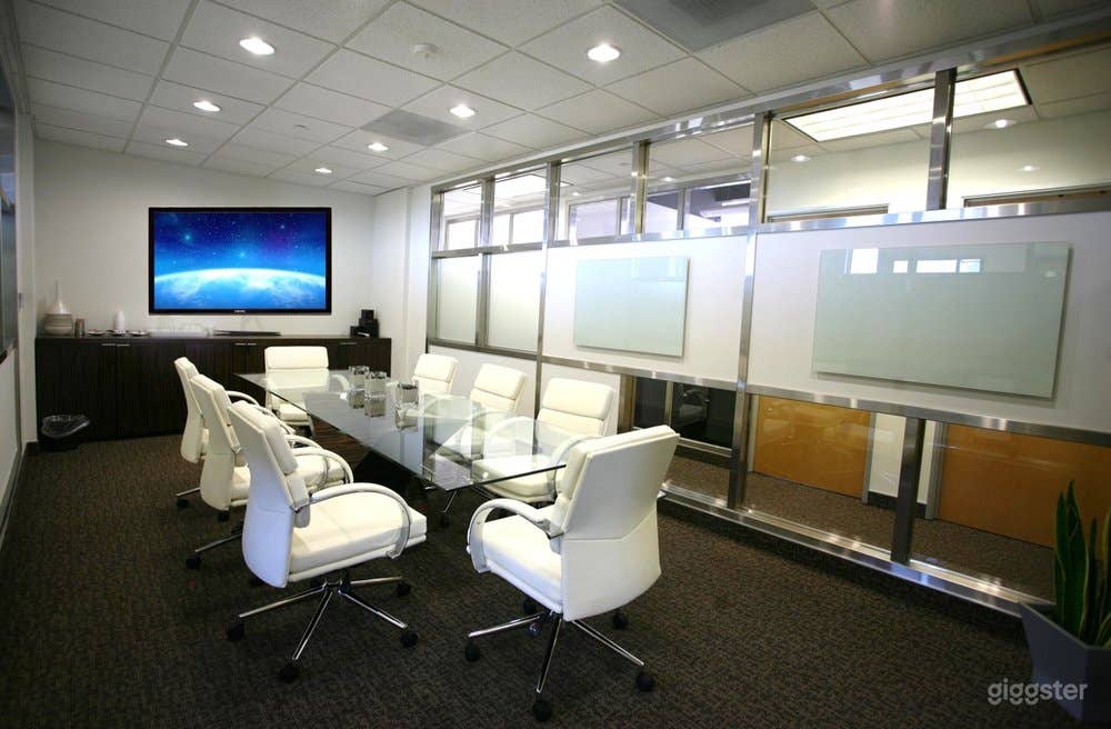 Stylish and Flexible Meeting Room in Newport Beach Photo 1