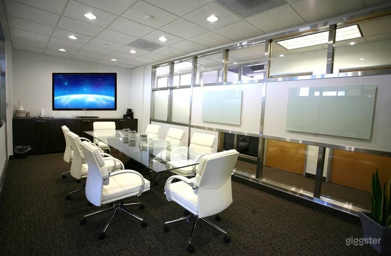  Stylish and Flexible Meeting Room in Newport Beach 