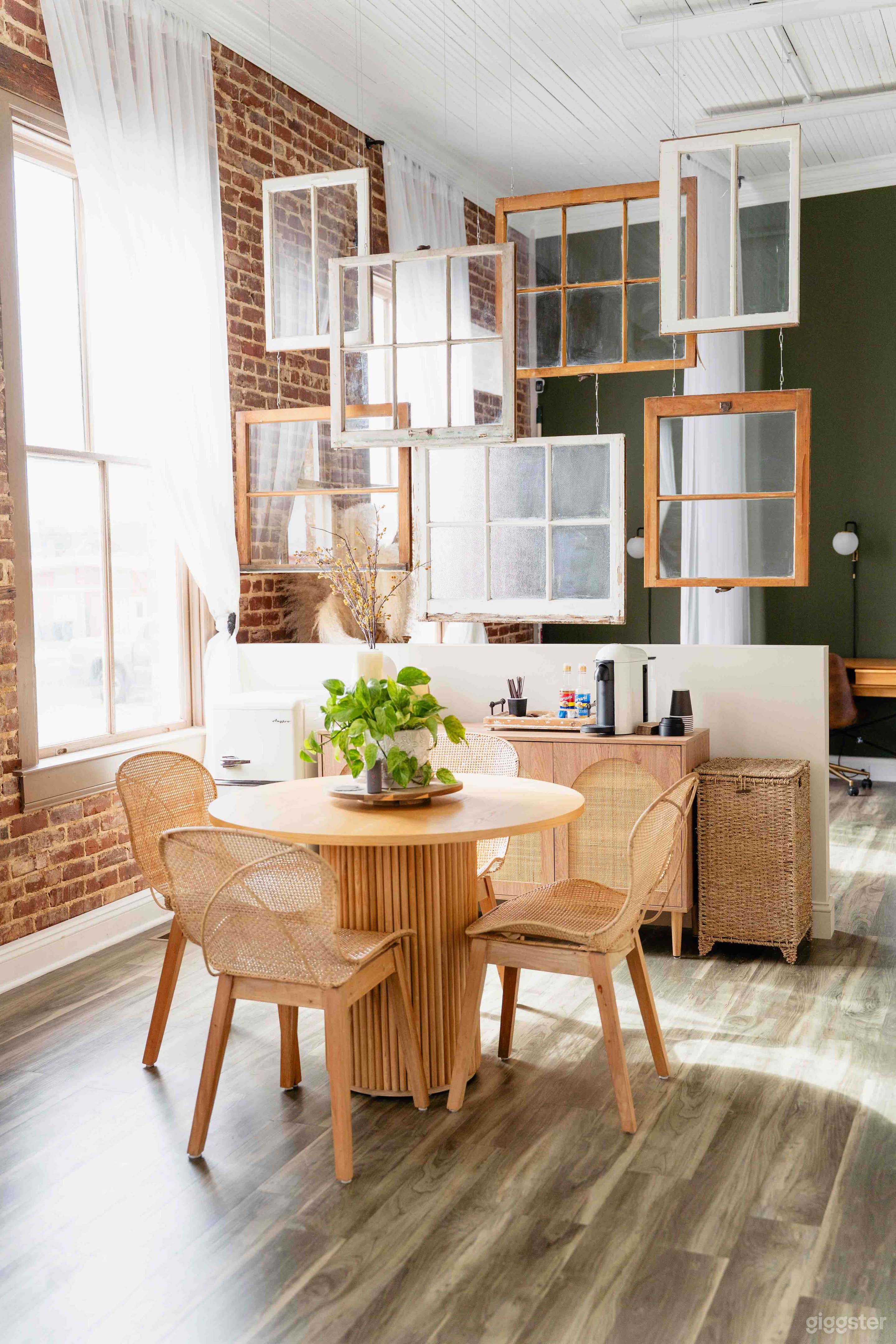 Lifestyle Photography Studio with Cyclorama Photo 3