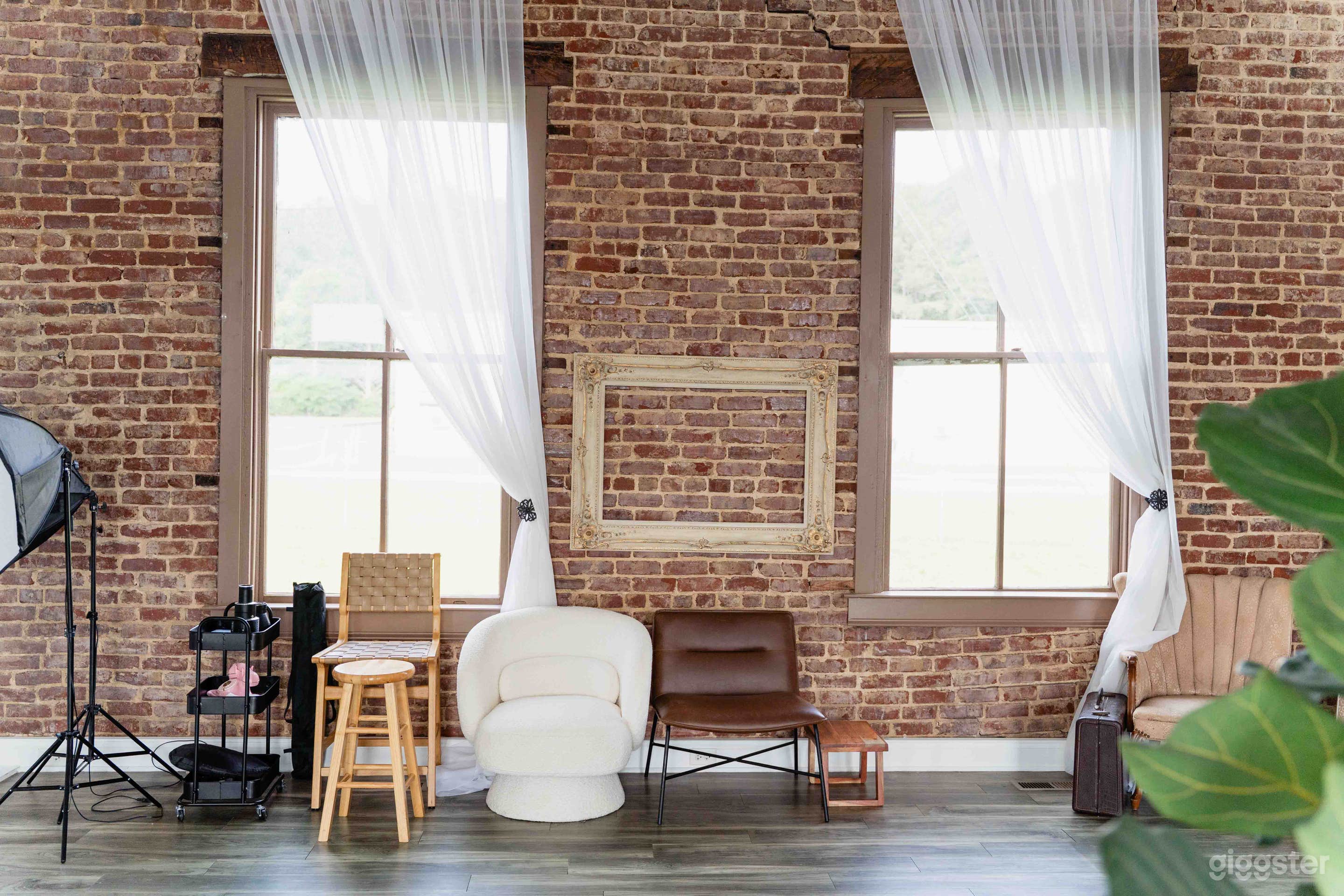 Lifestyle Photography Studio with Cyclorama Photo 4