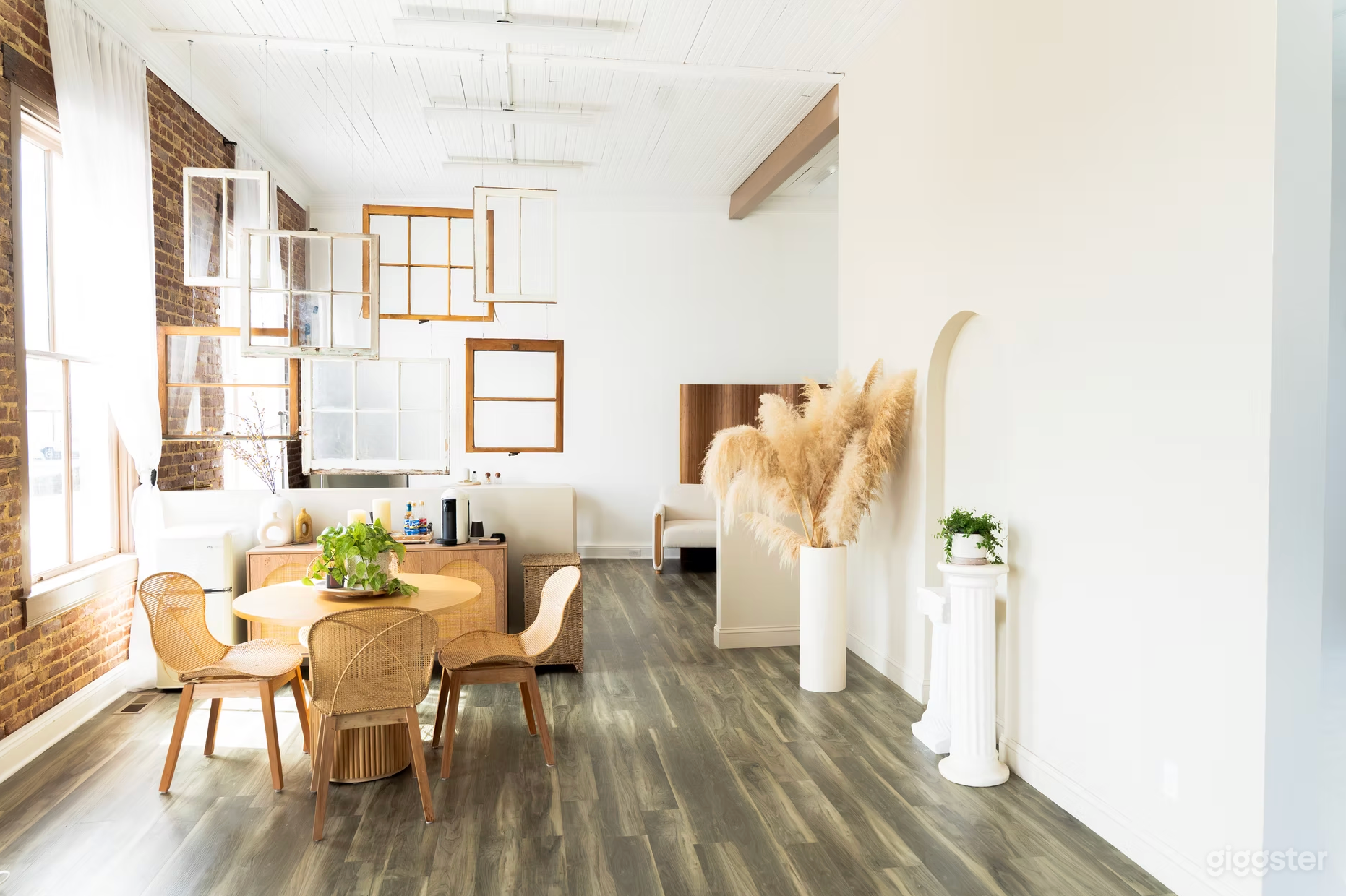 Lifestyle Photography Studio with Cyclorama Photo 2