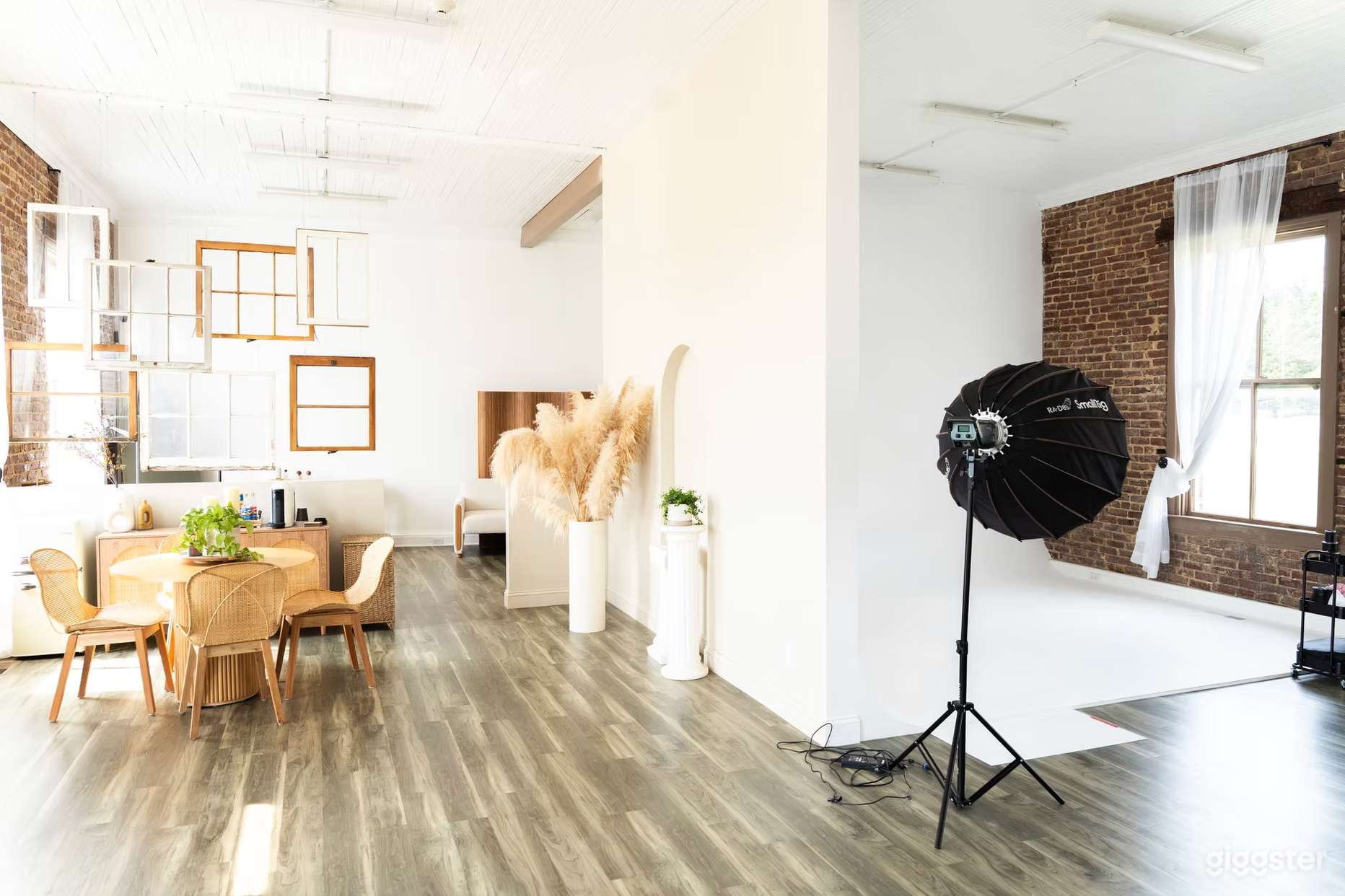 Lifestyle Photography Studio with Cyclorama Photo 1