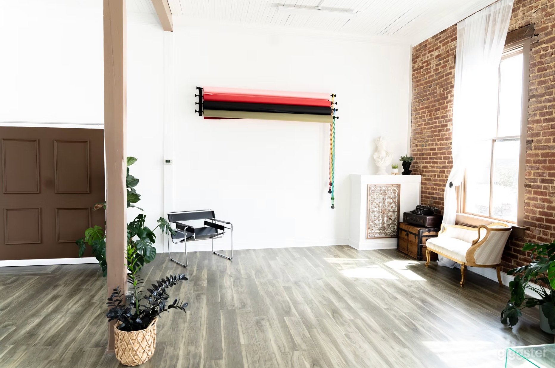 Lifestyle Photography Studio with Cyclorama Photo 3