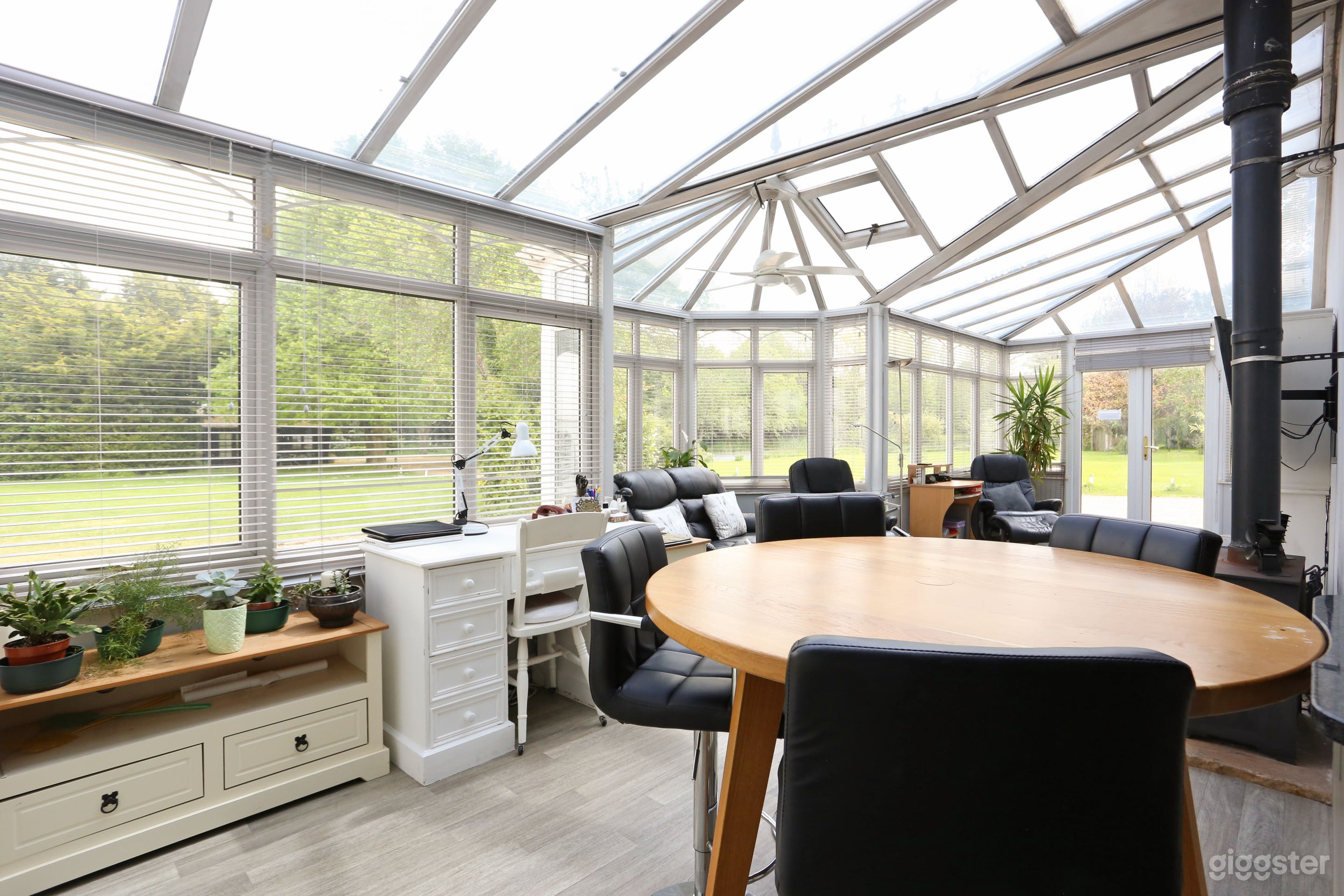 Function Room Overlooking a Private Lake Photo 4