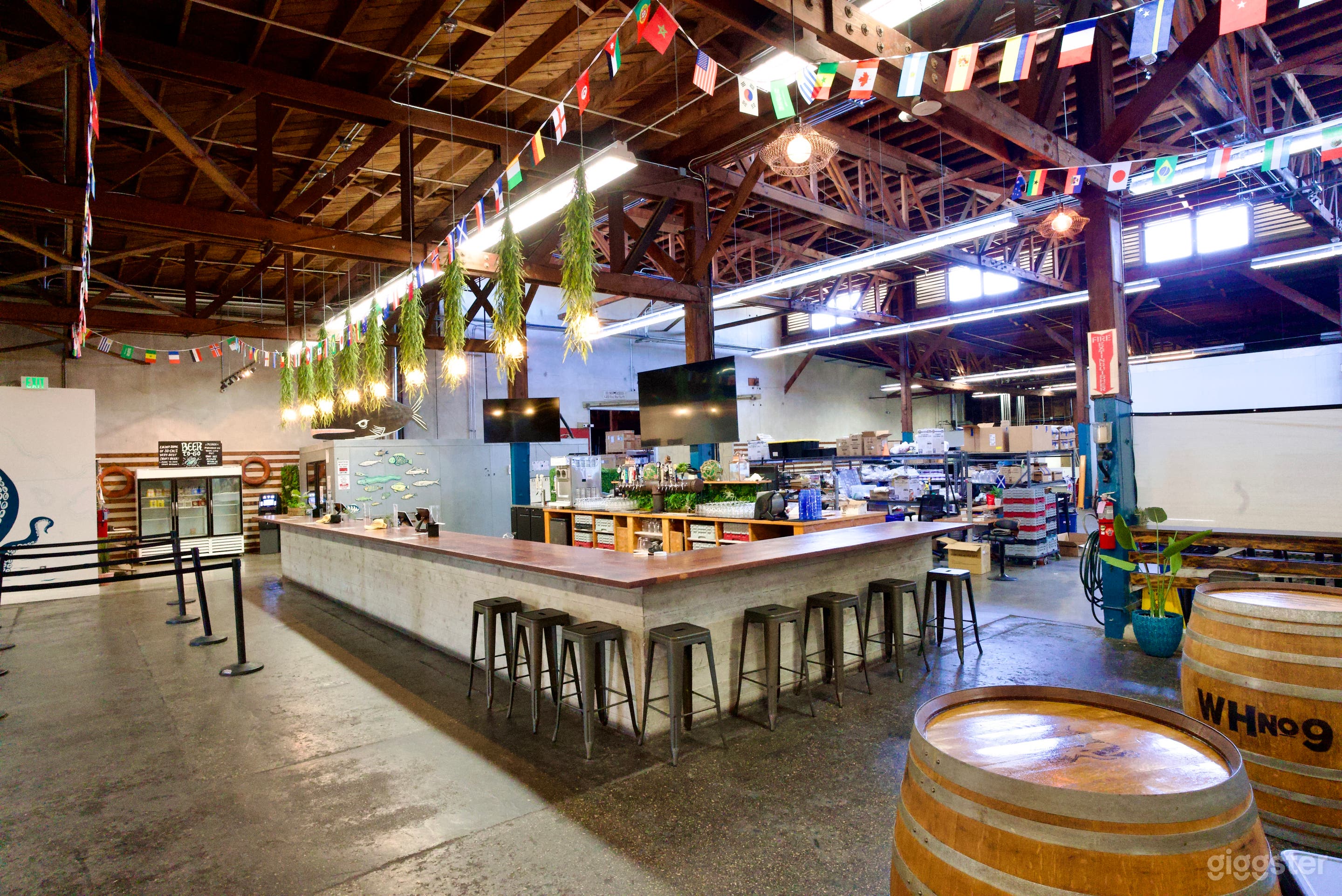 Expansive Timber Warehouse Bar & Courtyard in San Pedro Photo 3