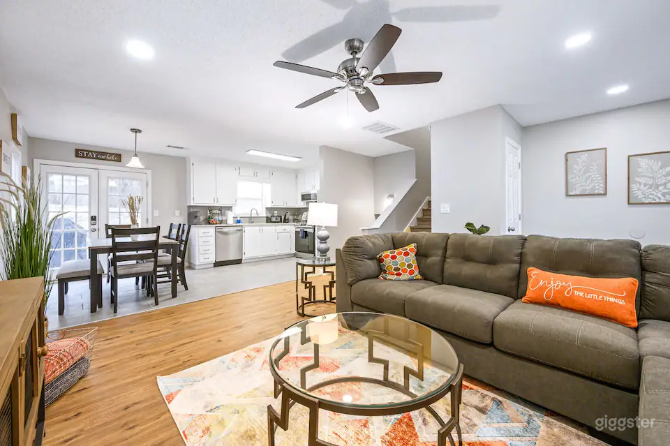 Disconnect From The City In This Outdoorsy Getaway Photo 1