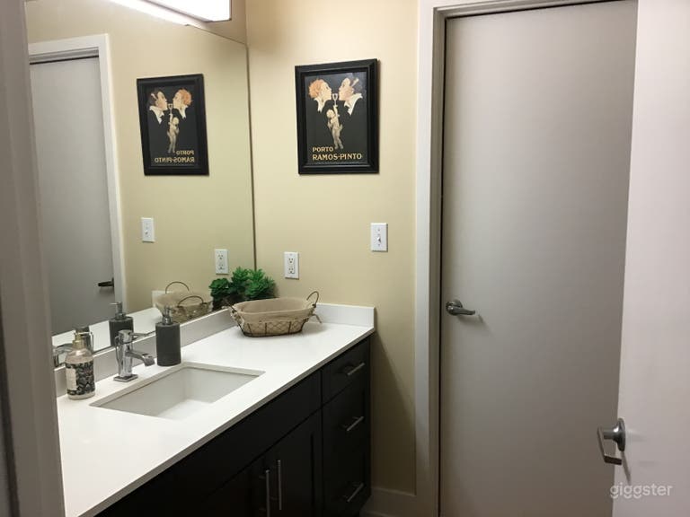  Spacious Light Filled Industrial Studio Loft 