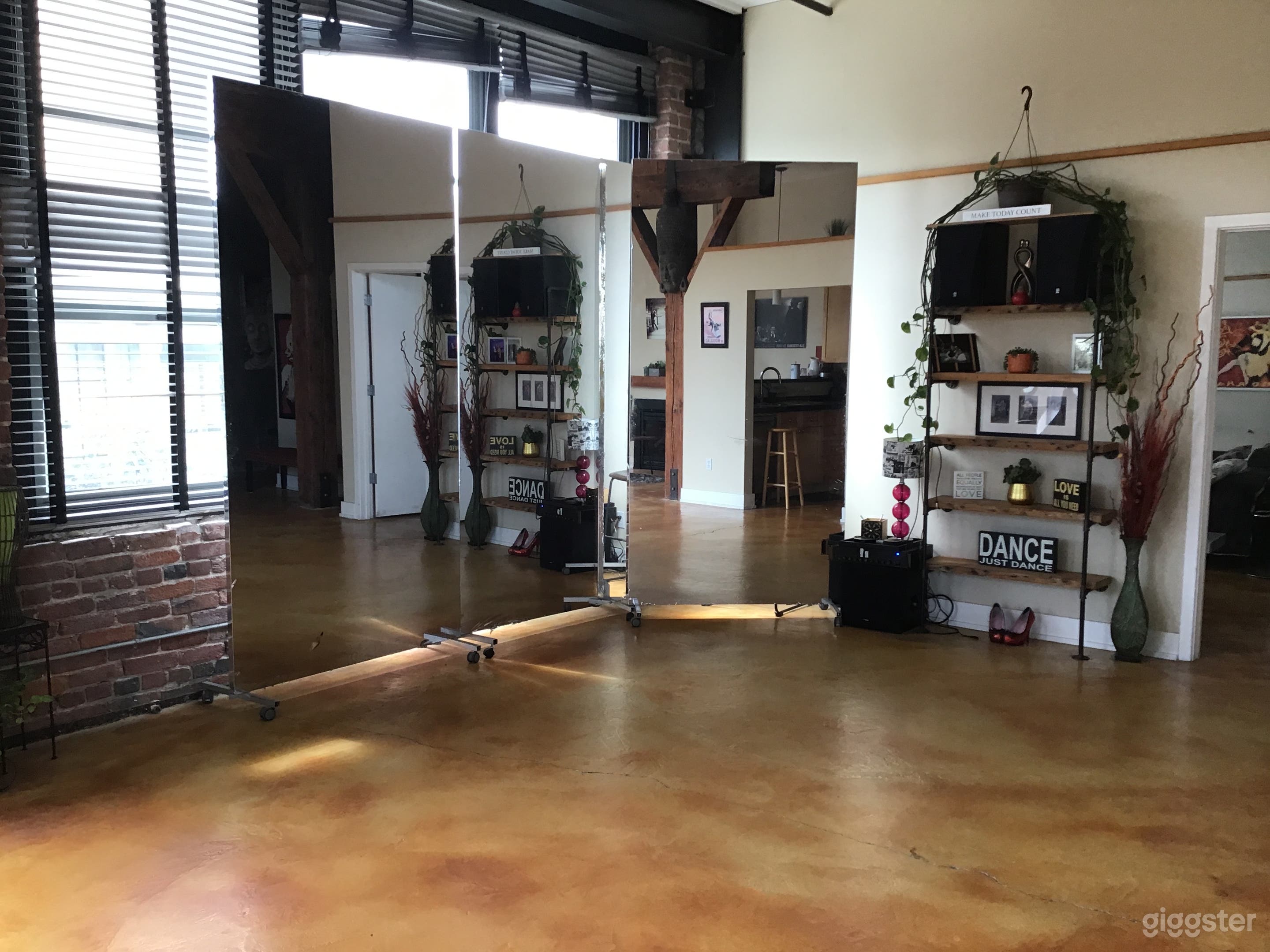 Spacious Light Filled Industrial Studio Loft Photo 1