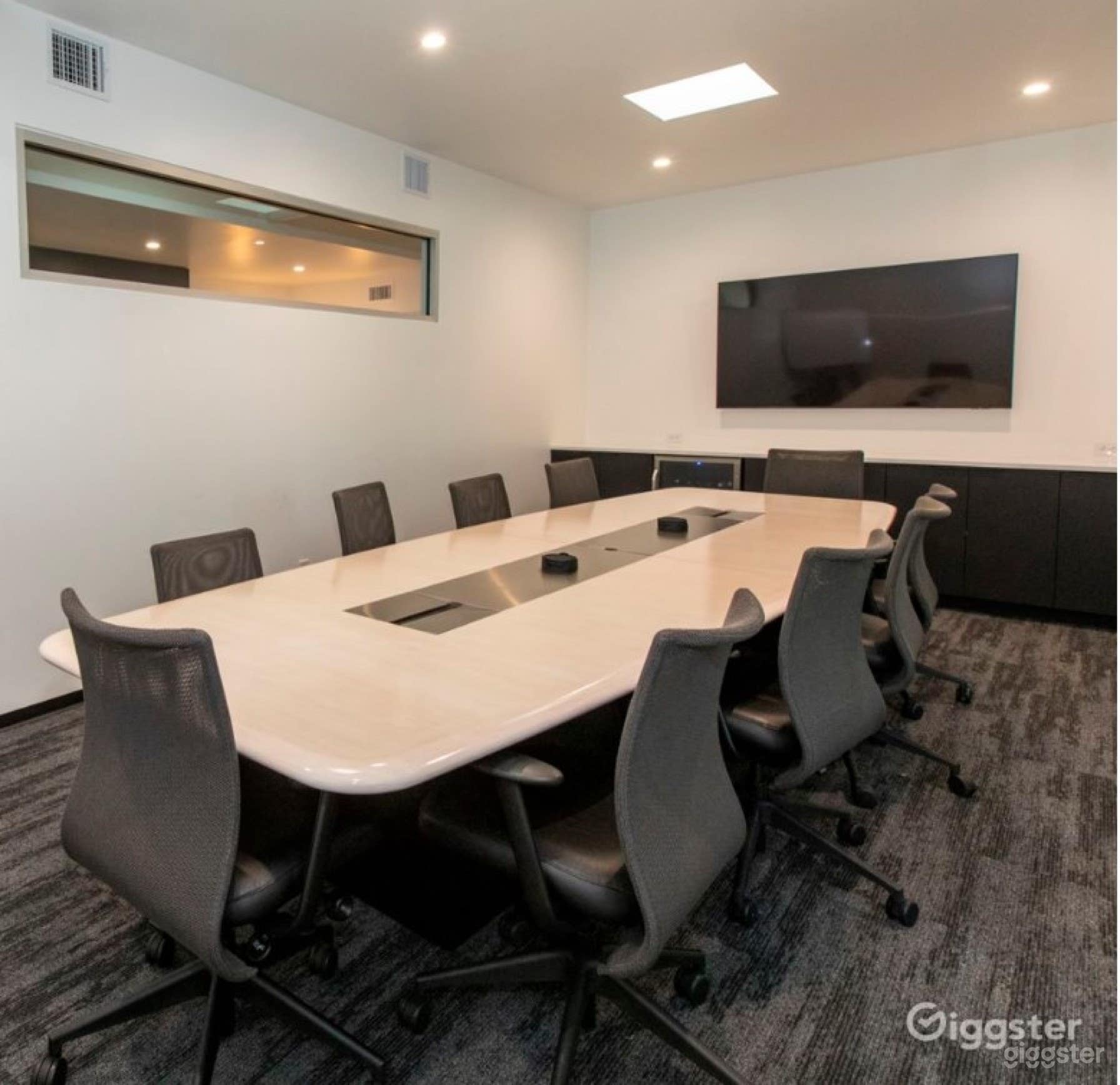 Newly Renovated State-Of-The-Art Conference Room Photo 2