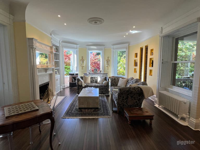  Large, upscale & pristine Montclair home 