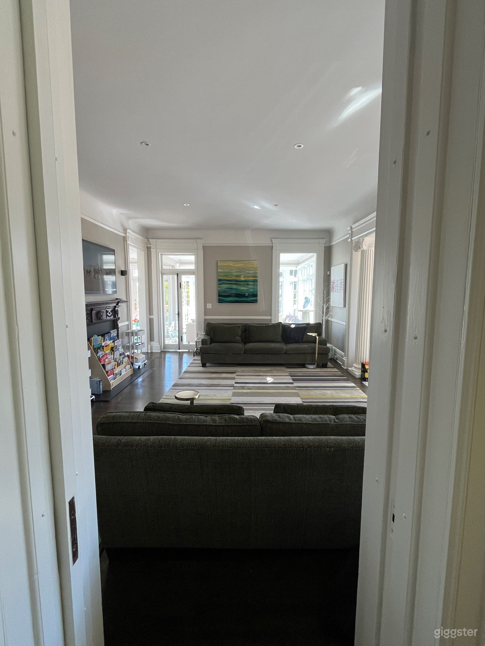 Large, upscale &amp; pristine Montclair home Photo 4