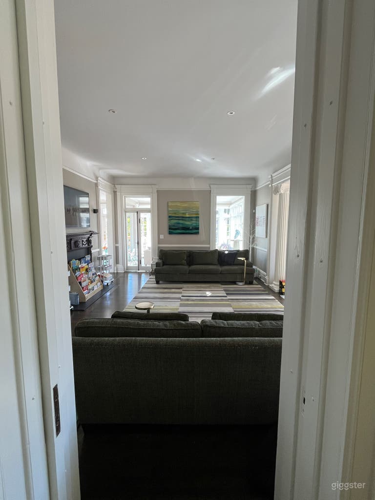  Large, upscale & pristine Montclair home 