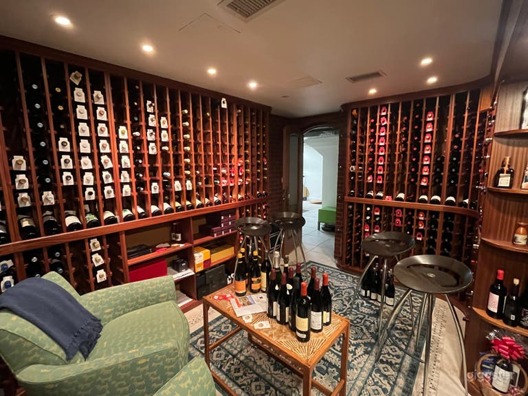  Large, upscale & pristine Montclair home 