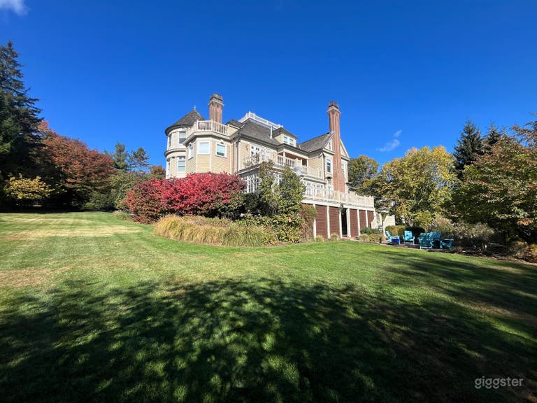  Large, upscale & pristine Montclair home 