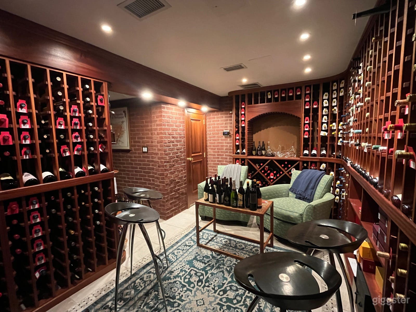 Large, upscale &amp; pristine Montclair home Photo 2