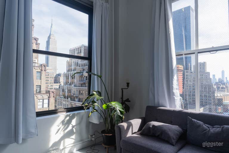  STUDIO WITH ICONIC CITY VIEWS  