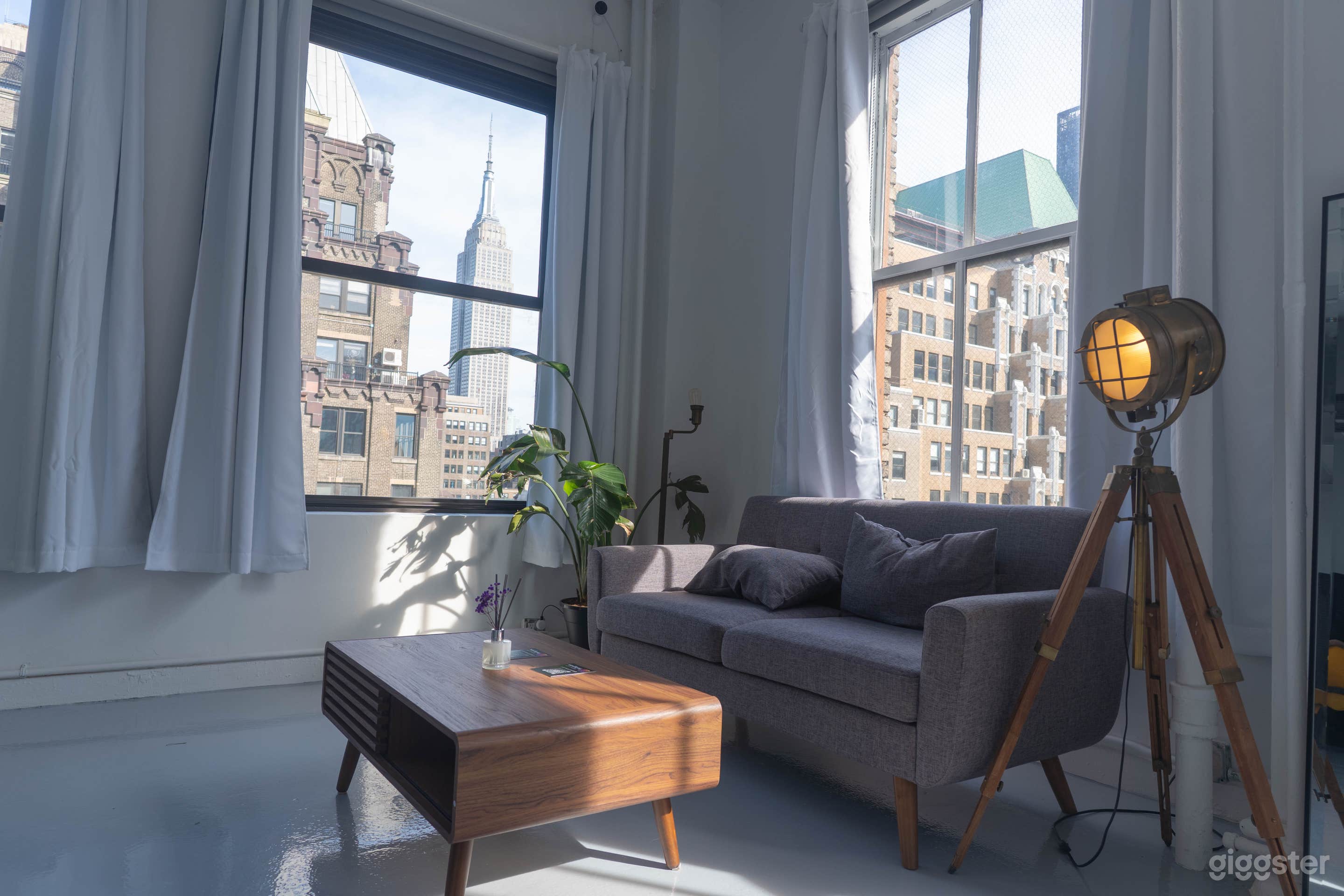 STUDIO WITH ICONIC CITY VIEWS  Photo 1