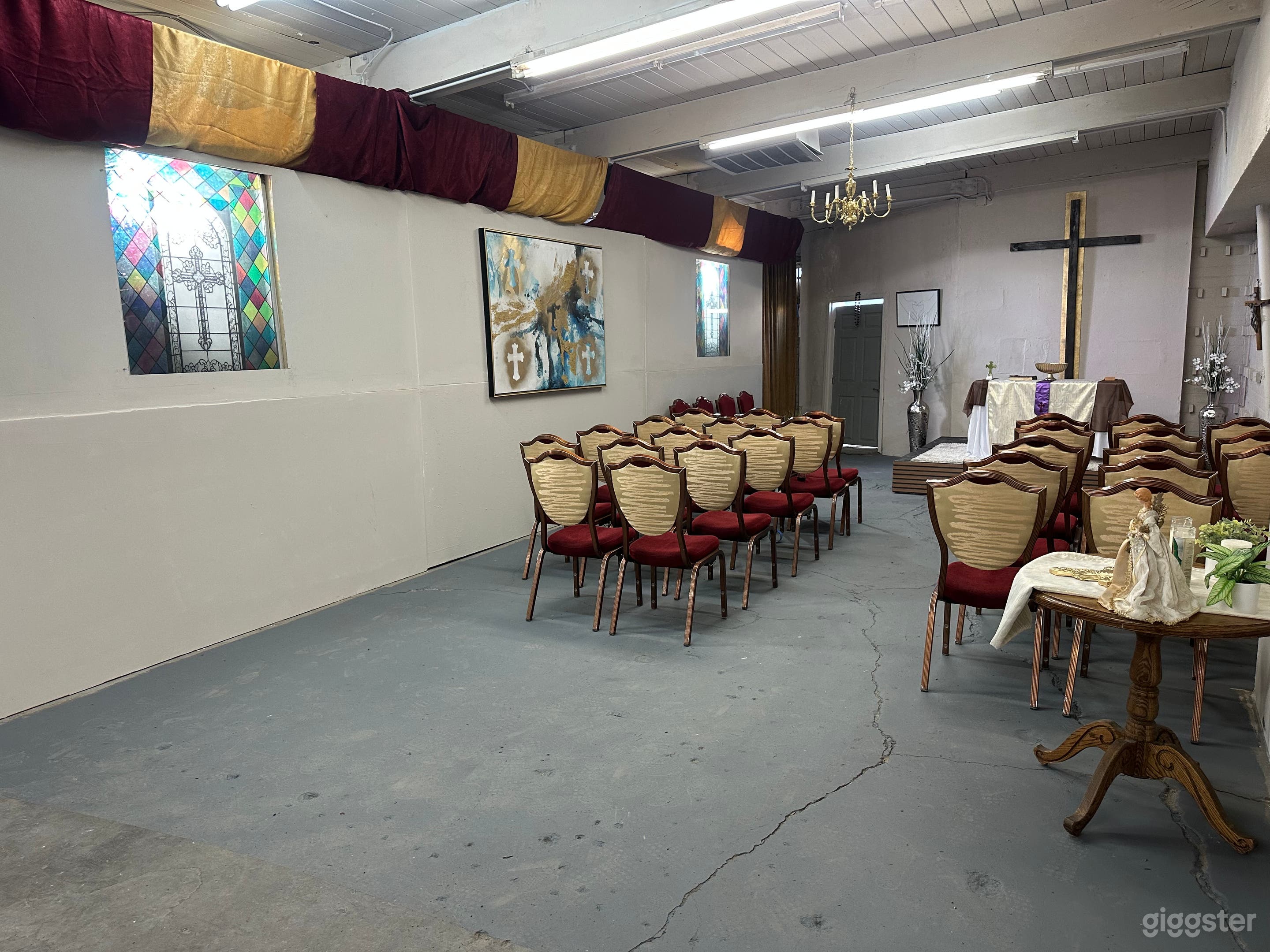 STAND ALONE WAREHOUSE FOR SHOOTING WITH PRIVATE PARKING! Photo 1