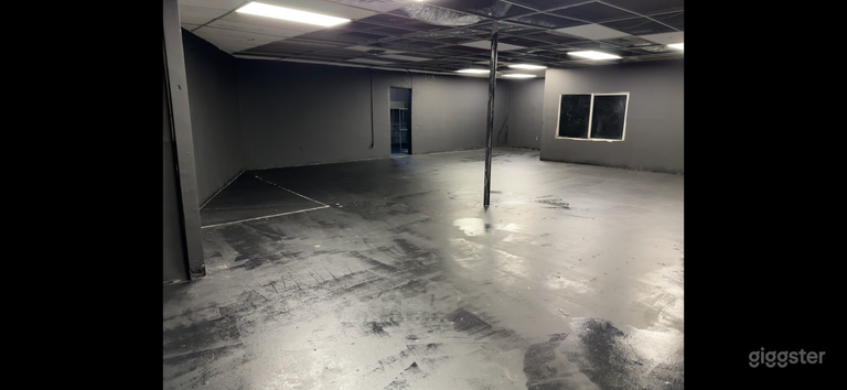  STAND ALONE WAREHOUSE FOR SHOOTING WITH PRIVATE PARKING! 