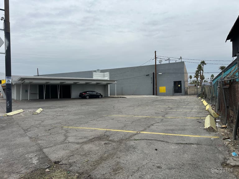  STAND ALONE WAREHOUSE FOR SHOOTING WITH PRIVATE PARKING! 