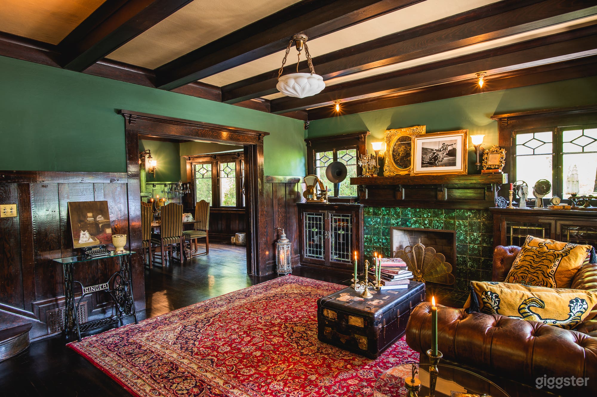 Gorgeous 1909 historic craftsman/ victorian home Photo 4