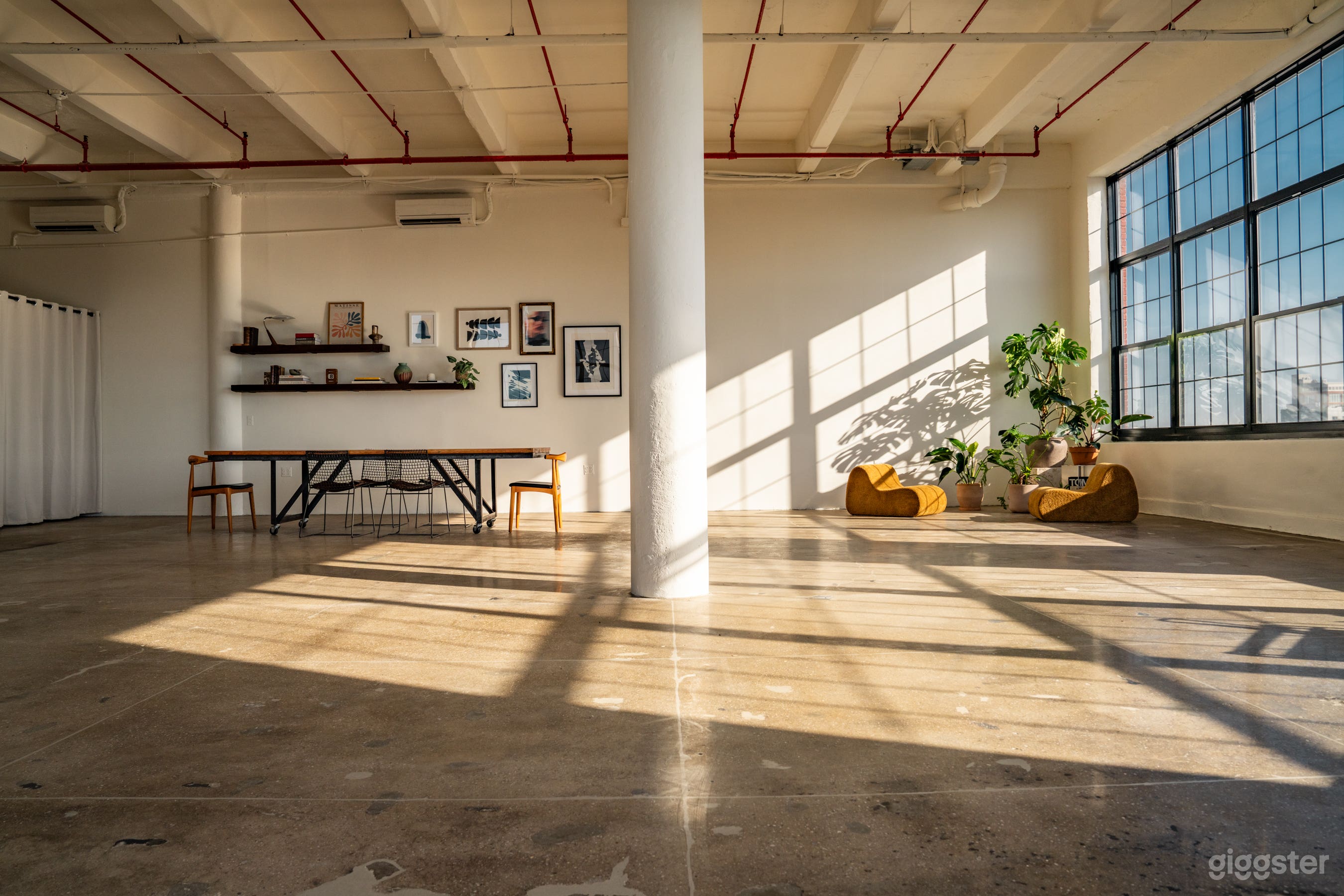 Huge Corner Loft Photo Studio with Designer Bathroom Photo 3
